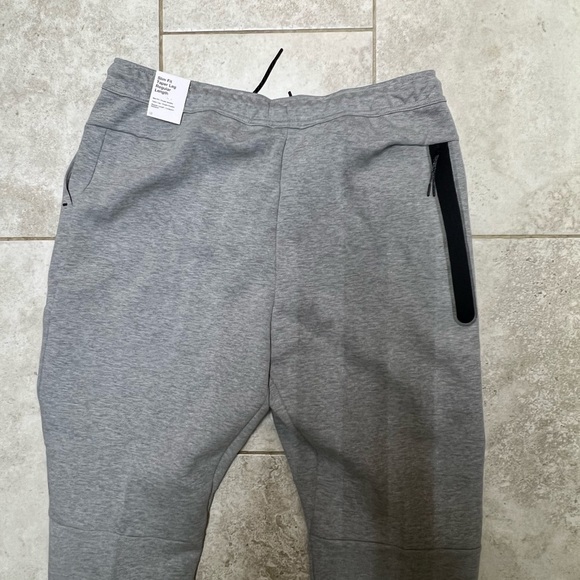 Men's Nike Sportswear Tech Fleece Gray Jogger Pants new with tags CU4495-063 - Picture 5 of 8